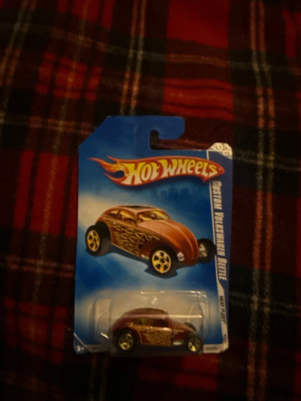 2009 Hot Wheels Heat Fleet 5/10 CUSTOM VOLKSWAGEN BEETLE Red / Gold 5 spoke
